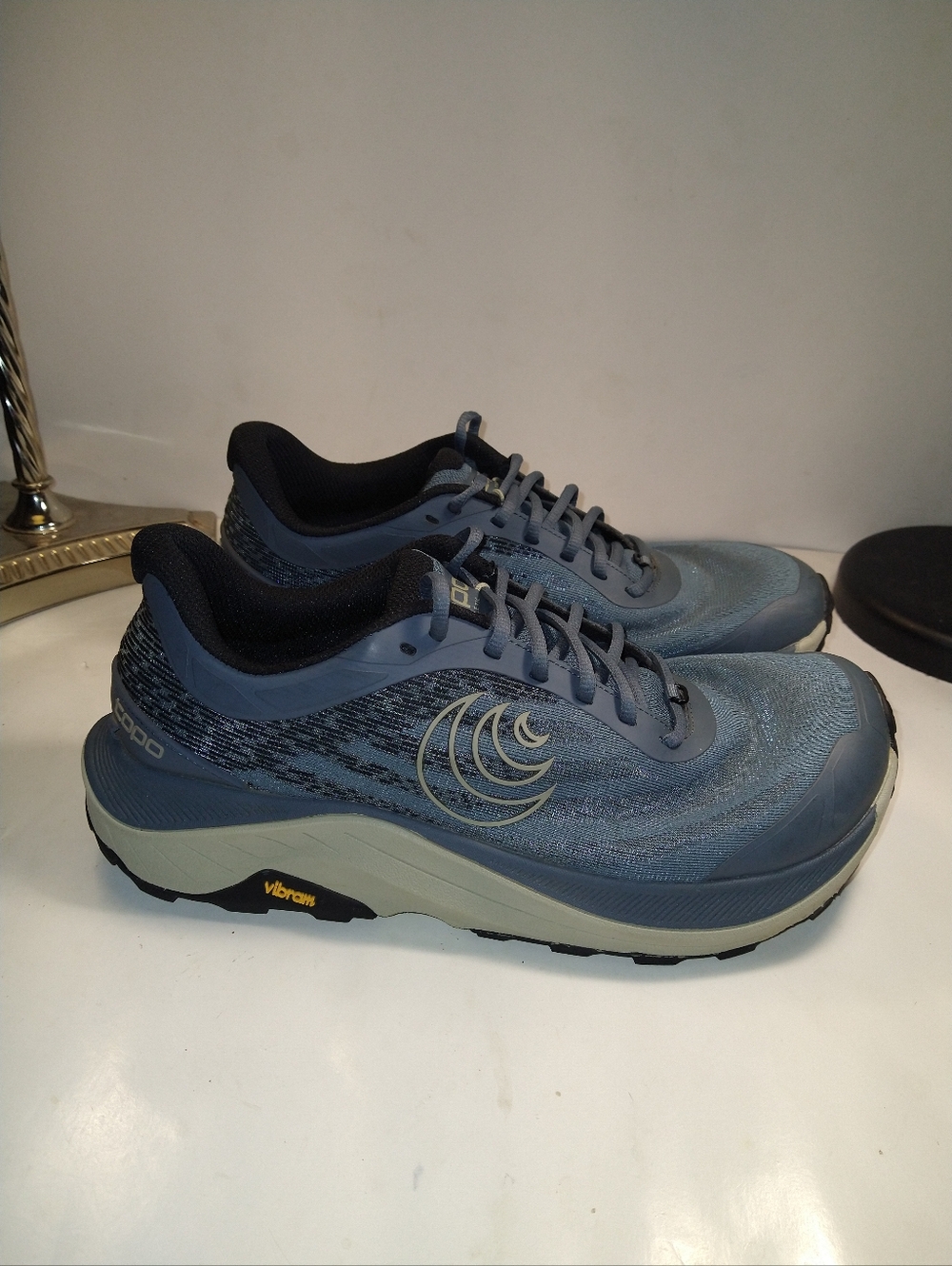 Topo Athletic Ultraventure 4 Stone/Grey Trail Running Shoes Women's sz 10.5.